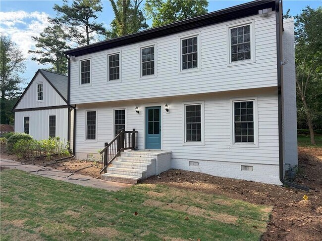 Building Photo - 2461 Sheila Ln