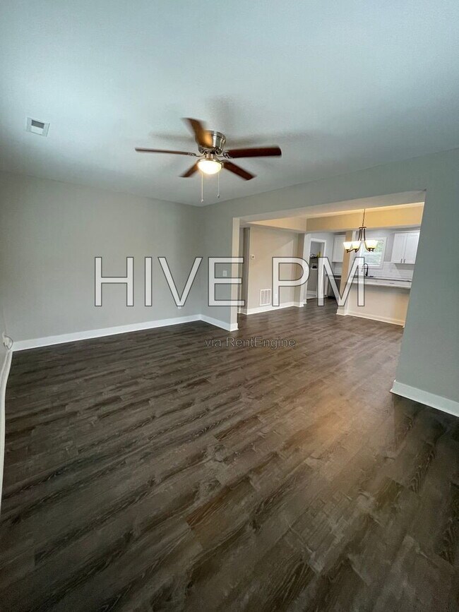Foto del edificio - 5735 Peabody Ave