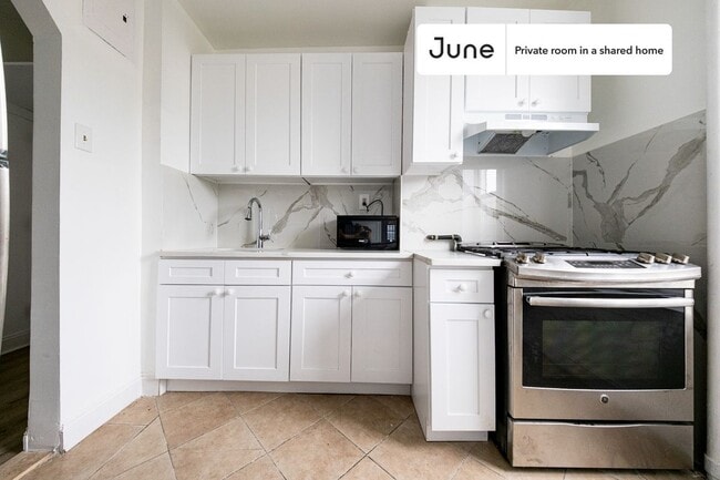 Building Photo - Private bedroom in 4 bed/1 bath Home