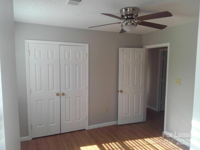 Foto del edificio - 7334 Reynard Ln