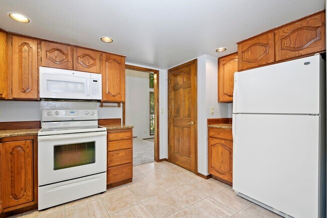 Foto del edificio - 4956 Riverfront Pl