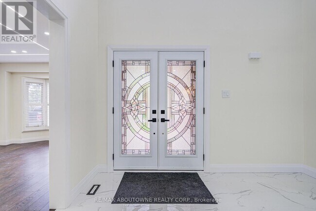 Building Photo - 1126 Berkshire Ct