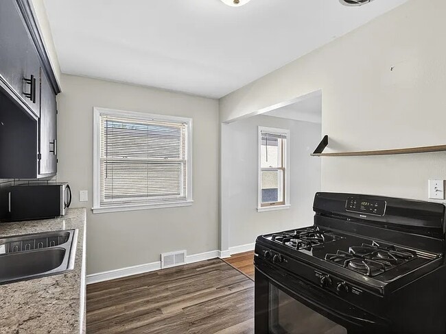 Foto del edificio - 5212 Bloomington Ave