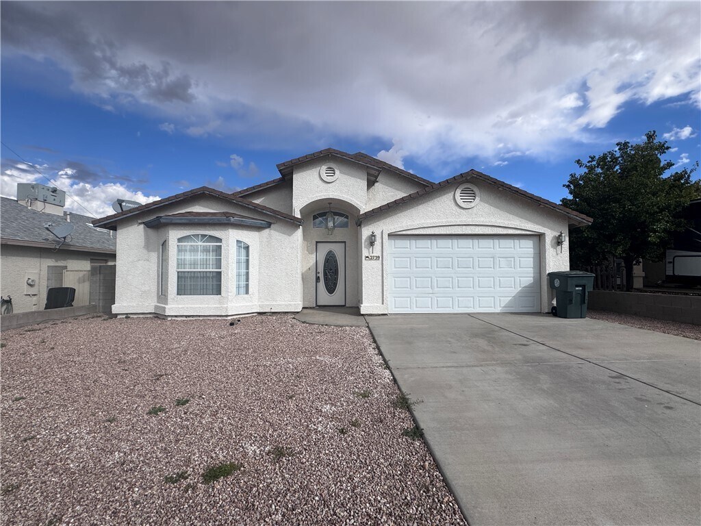 Foto principal - 2739 Simms Ave