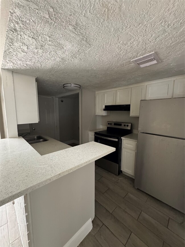 Foto del edificio - 8100 Leonora St