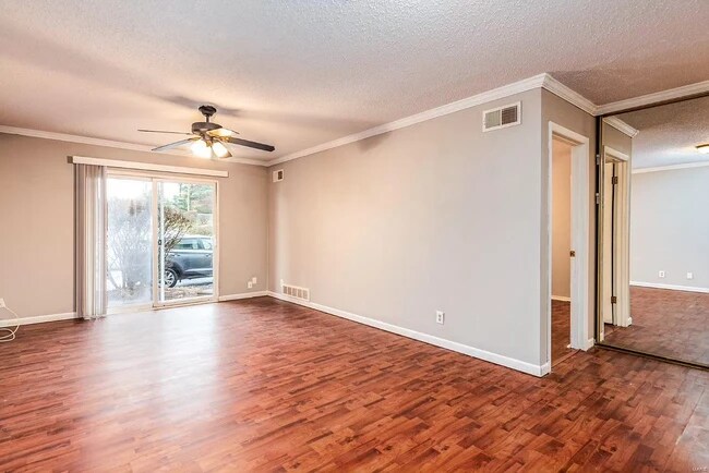 Living Room - 1279 Guelbreth Ln