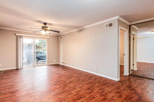 Living Room - 1279 Guelbreth Ln