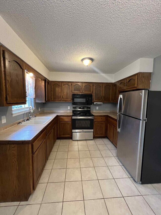 Foto del edificio - 6 MONTH LEASE OPTION: CUTE 3 BEDROOM / 2 B...