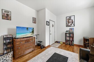 Building Photo - 416 68th St