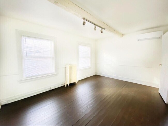 Master Bedroom with Oversized Windows and Natural Light. - 15 South Lime Street
