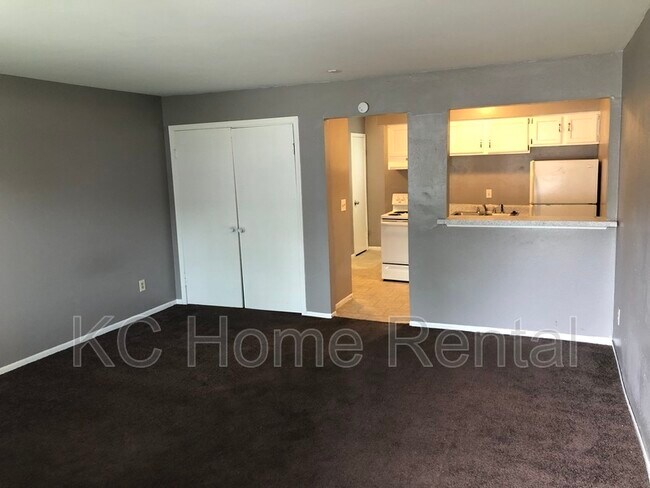 Foto del edificio - 551 N Somerset Terrace