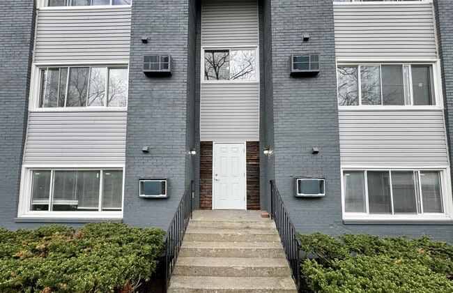 Building Photo - Plum Creek