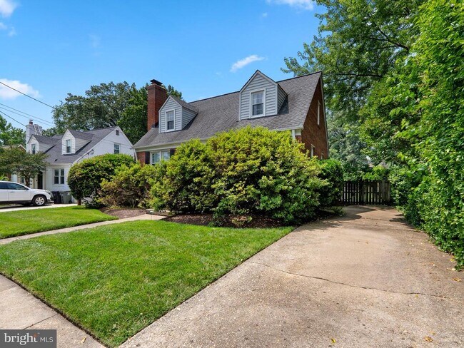 Foto del edificio - 404 S George Mason Dr