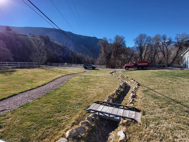 Foto del edificio - 1406 S Bartholomew Canyon Dr