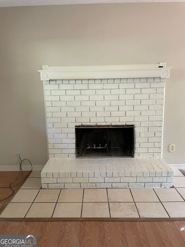 Building Photo - 2983 Deshong Dr SW