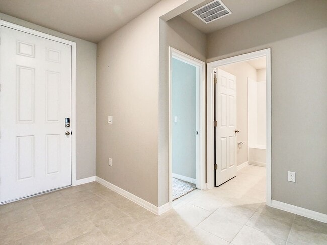 Building Photo - Amazing & Spacious 4 Bedroom, 3 Bathroom H...