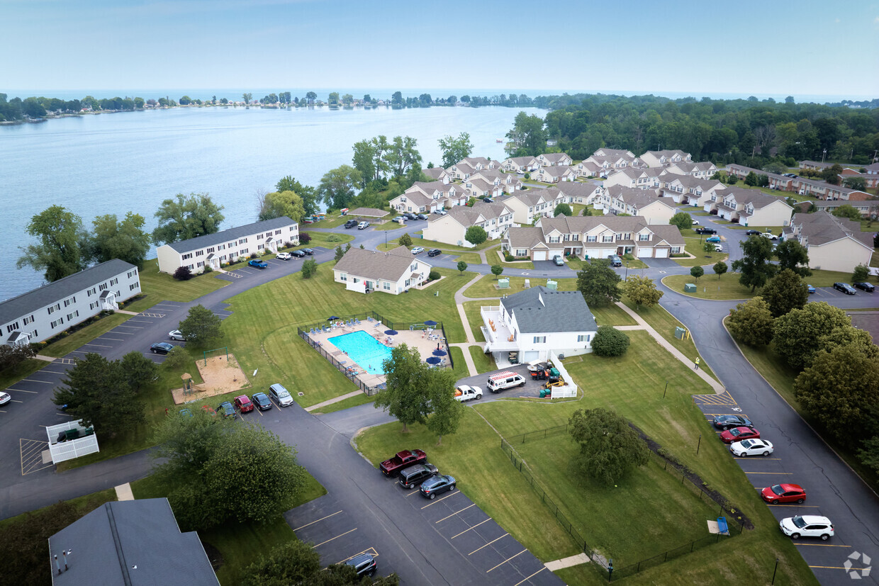 Foto principal - Long Pond Shores Waterfront Apartments