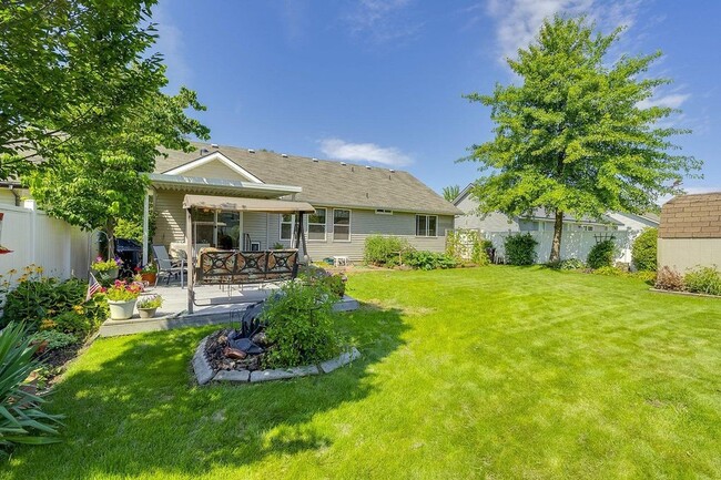 Building Photo - 3 Bedroom, 2 Bath Home in Desirable Post F...