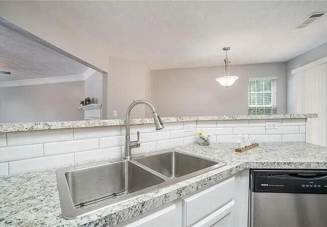 Foto del edificio - 6531 Charter Way