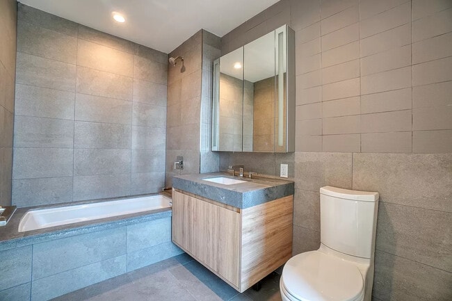 Bathroom - 4202 Crescent St