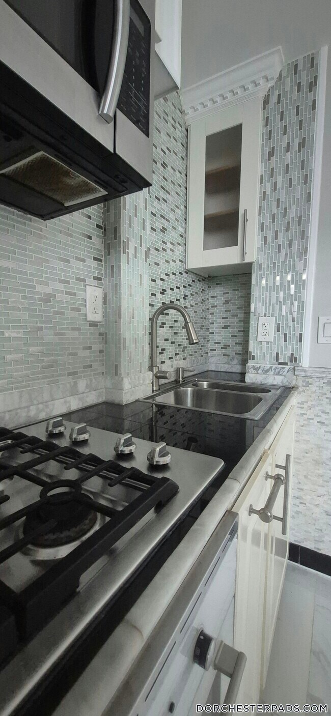 Foto del edificio - 235 Savin Hill Ave