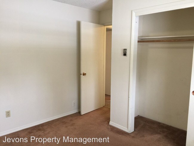 Building Photo - 301 Santa Roza Dr