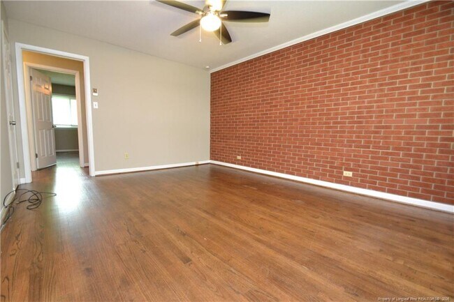 Foto del edificio - 5131 Lundy Dr