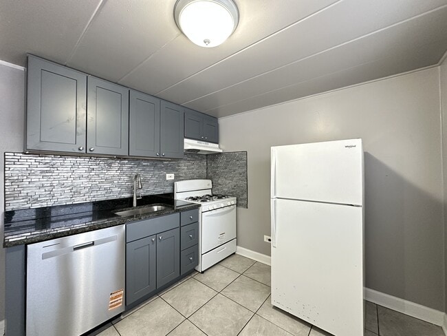 Building Photo - 9632 Ivanhoe Ave