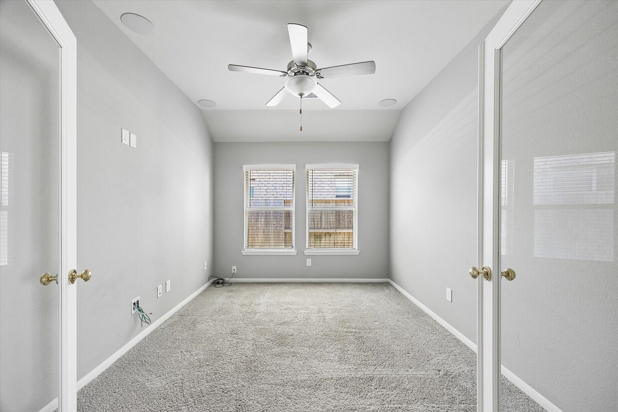Building Photo - 3738 Amoroso Dr