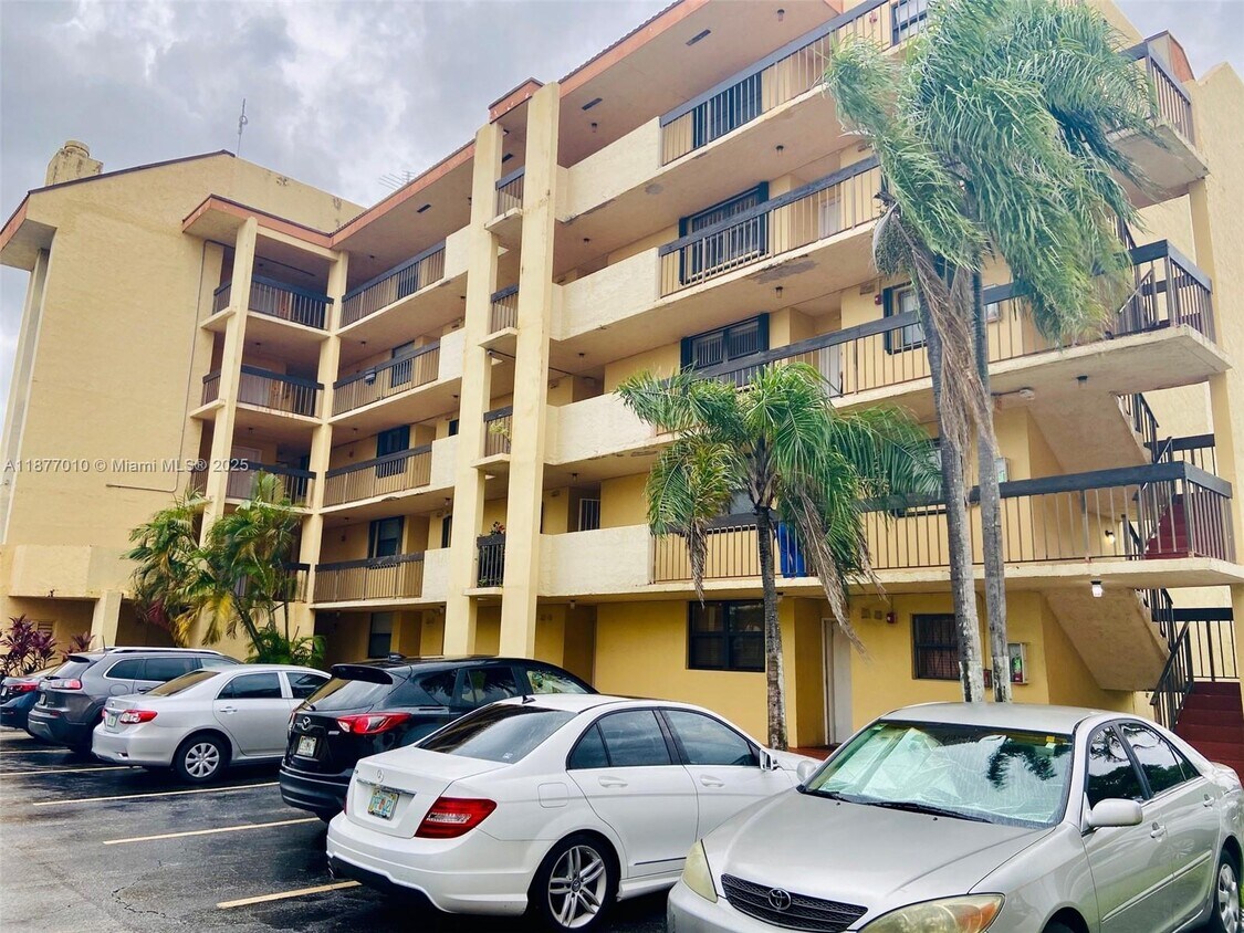 Foto principal - 8881 Fontainebleau Blvd