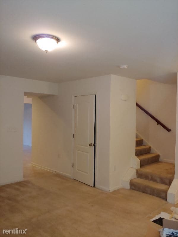 Building Photo - 3 br, 2.5 bath Townhome - 18 Teakwood Dr