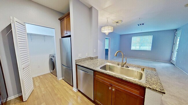 Foto del edificio - 2215 Scholarship