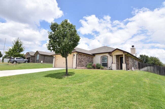 Building Photo - 914 Karey Dr