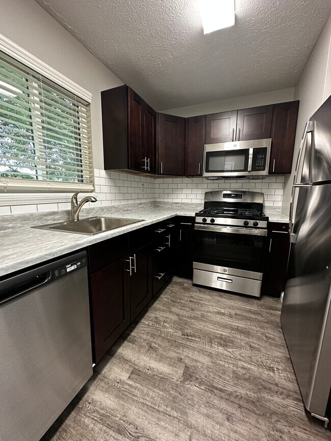 Cocina renovada - Parkview Townhomes