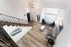 Building Photo - 909 Greystone Dr