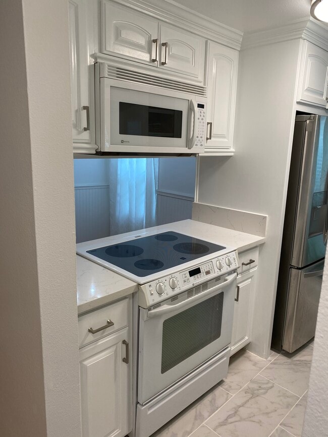 Building Photo - 18411 Hatteras St