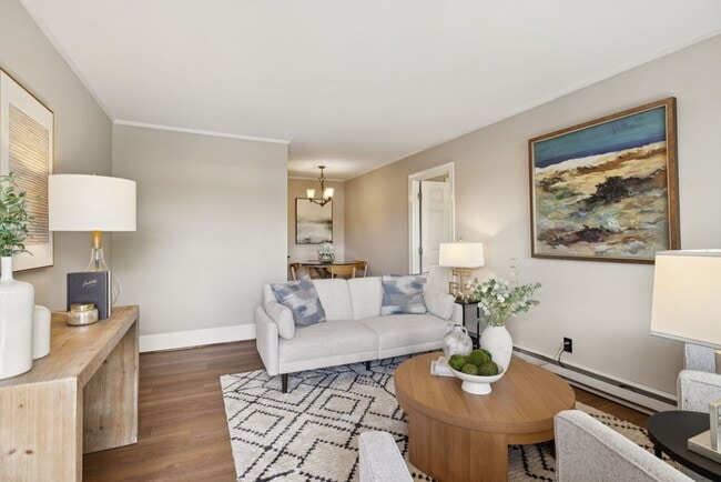 Building Photo - Walkable Location, Location, Location in G...