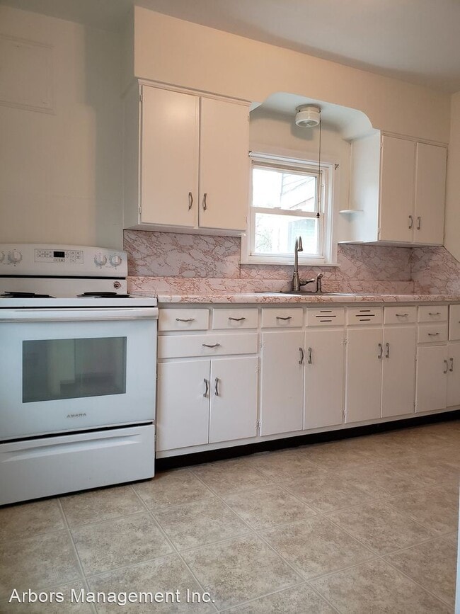 Building Photo - 3 br, 2.5 bath House - 4764 Doyle Road