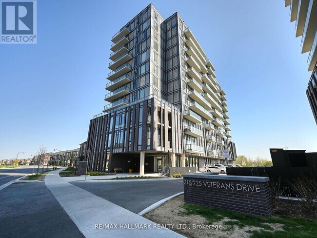 Photo du bâtiment - 225-225 Veterans Drive