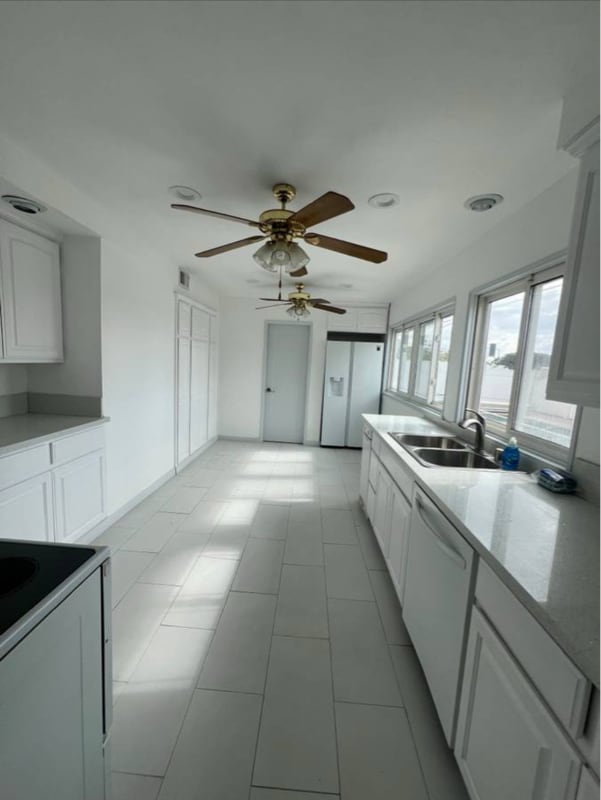 Foto del edificio - 480 N State College Blvd