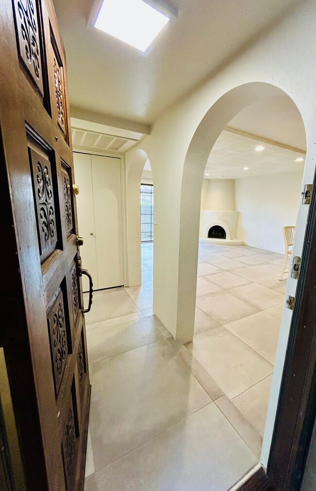 Building Photo - 7557 N Dreamy Draw Dr