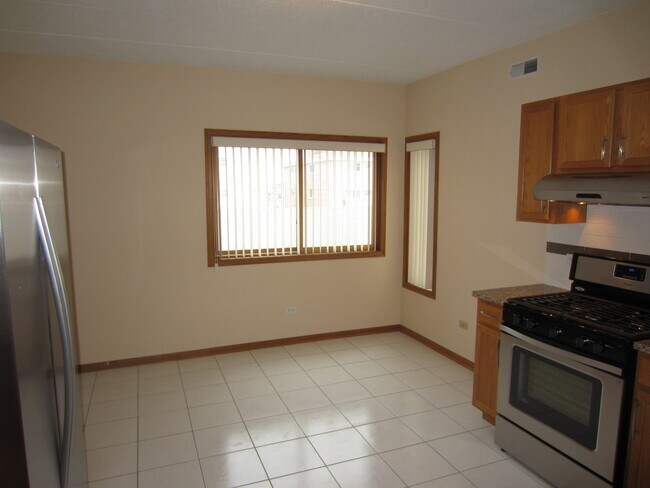 Building Photo - 9437 S 79th Ave