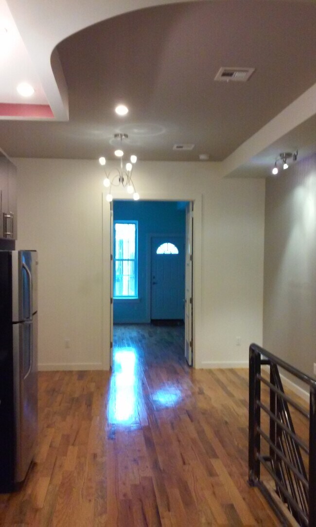 Building Photo - 20 Dodworth St