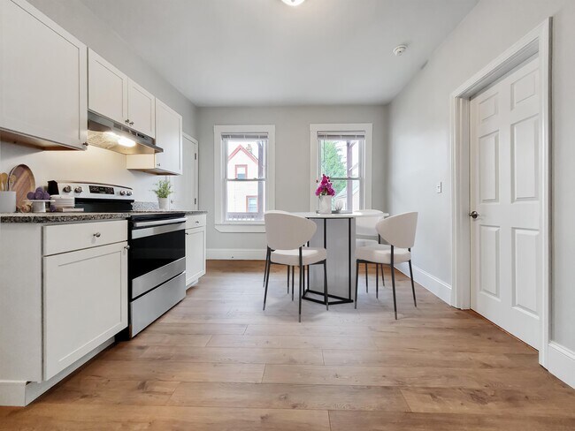 Building Photo - 109 Callender St