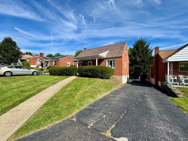 Building Photo - 1076 Thornwood Dr