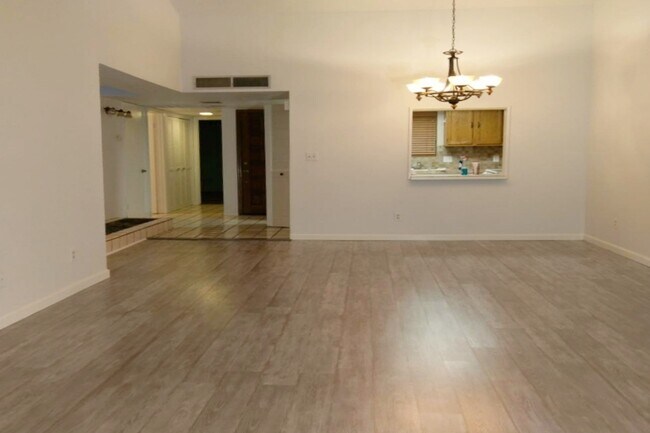 Great Room - 8330 N 21st Dr