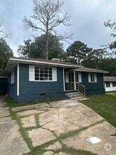 Building Photo - 2517 Coronet Pl