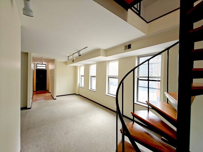 Building Photo - 856 N May