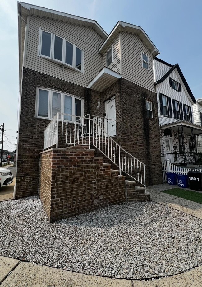 Building Photo - 1501 47th St