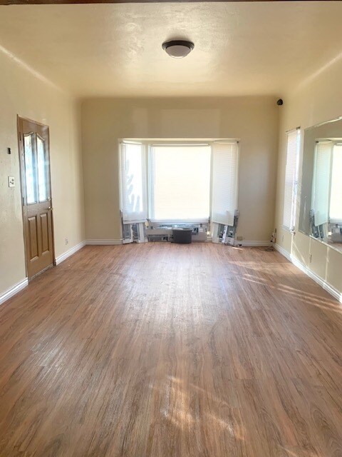 Foto del edificio - 8124 S Normandie Ave